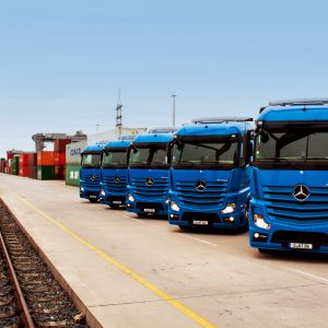 Trucks in Reihe